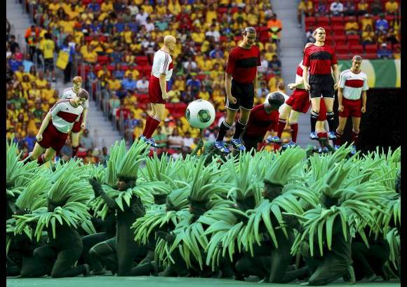 Reuters - Las selecciones clasificadas en representación de las confederaciones que integran la Fifa son España, Italia, México, Nigeria, Tahití y Uruguay, además de Brasil y Japón.