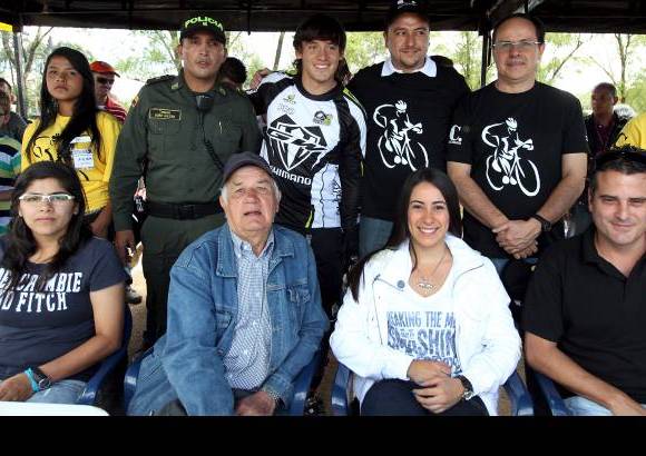 Jaime P&#233;rez - Las autoridades del Cl&#225;sico, personajes de Marinilla y los medallistas ol&#237;mpicos durante el reconocimiento a Ram&#243;n Hoyos.