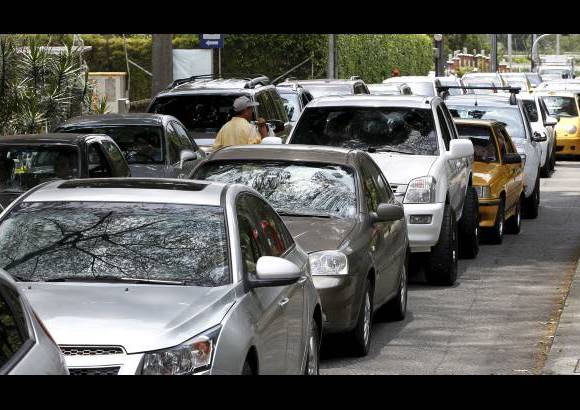 Jaime Pérez - Con paciencia, los conductores deben esperar el flujo lento del tráfico en las horas pico para llegar a sus destinos.