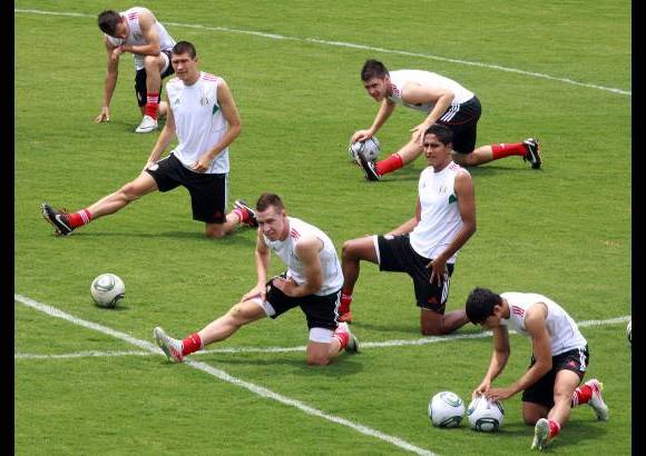 Róbinson Sáenz - Los aztecas realizaron reconocimiento de cancha y adaptación al clima de Medellín, caluroso por estos días.