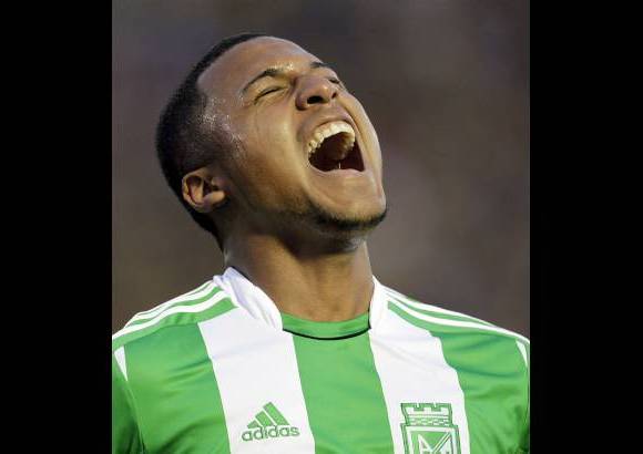 Reuters - Jherson C&#243;rdoba (2) y Dorlan Pab&#243;n (2) fueron los goleadores del encuentro.
