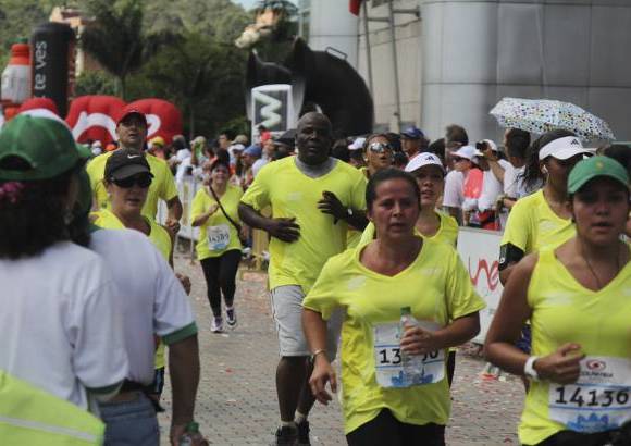 Esteban Jaramillo y Sebastián Salazar - Más de 10 mil competidores se dieron cita en esta histórica cita deportiva que se corría en las modalidades de 5, 10, 21 y 42 kilómetros.