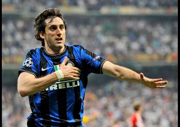AP - Milito terminó el torneo como el tercer mejor goleador con seis dianas, a dos del máximo artillero, su compatriota Lionel Messi.