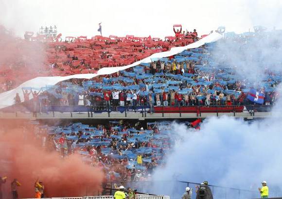 Jaime P&#233;rez - La hinchada roja goz&#243; primero con los goles de Vi&#225;fara y Cano.