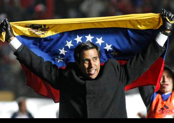 Juan Medina, Reuters - Tres a&#241;os y medio de proceso le dan seguridad al t&#233;cnico C&#233;sar Far&#237;as, seleccionador de Venezuela. La victoria contundente sobre Chile no daba para m&#225;s: una celebraci&#243;n ruidosa y la demostraci&#243;n de amor al pa&#237;s.