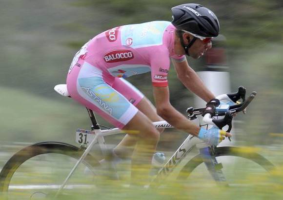 AP - Imparable&#133; As&#237; estuvo este jueves el Tibur&#243;n Nibali al ganar la cronoescalada con un tiempo de 44 minutos y 29 segundos.