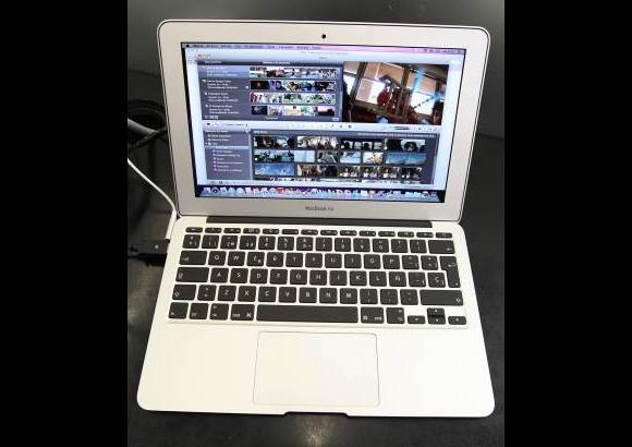 Róbinson Sáenz - El Macbook Air solo pesa 1,32 kilos. Por eso lo bautizaron así.