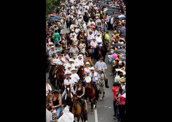 Jaime Pérez - Medellín se llenó este sábado de caballos, tradición y flores.
