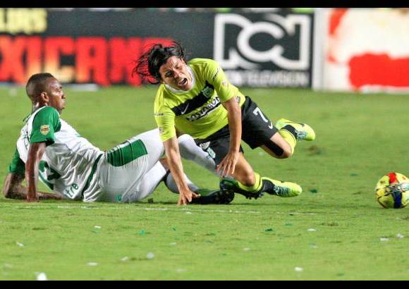 Juan Antonio S&#225;nchez - Por momentos el juego cay&#243; en la pierna fuerte. Los dos equipos salieron con jugadores tarjeteados.