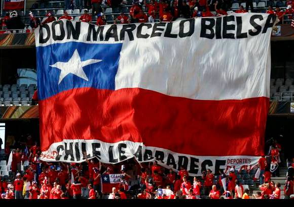 AP - Mucho cariño para el técnico Bielsa, el encargado de llevar nuevamente a Chile a un Mundial.