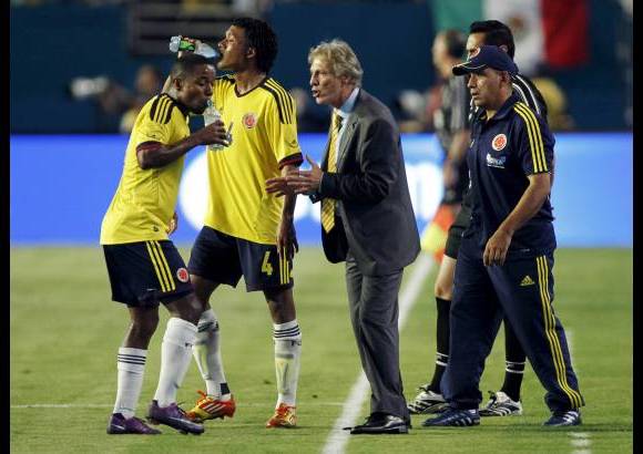 Reuters - La Selecci&#243;n Colombia debut&#243; en la era Pekerman con una victoria 2-0 frente a M&#233;xico. Los goles fueron marcador por Falcao Garc&#237;a y Juan Guillermo Cuadrado.