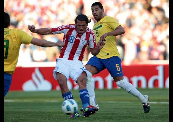 Reuters - Brasil y Paraguay tienen ahora dos puntos cada uno en el Grupo B, que completan Venezuela y Ecuador.