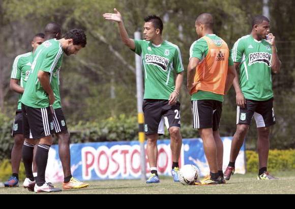 Hern&#225;n Vanegas - Las correcciones se hacen en la cancha y la camarader&#237;a es clave en el funcionamiento del verde.
