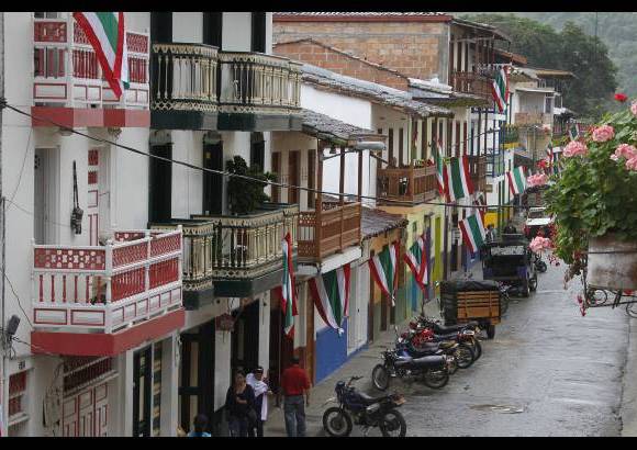 - Los balcones de Jardín y la arquitectura de sus casas logran extasiar a los visitantes, que son bien acogidas por la calidez de los jardineños.