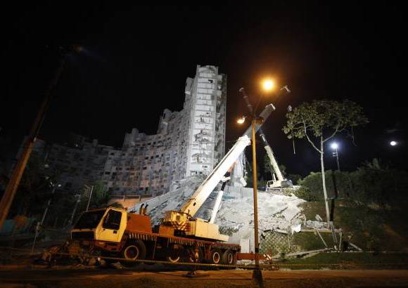 Juan Antonio S&#225;nchez - El director del Dagrd, Carlos Alberto Gil, dijo que la torre 5 del conjunto residencial Space no se ha movido en las &#250;ltimas horas, pero confirma su desmonte.