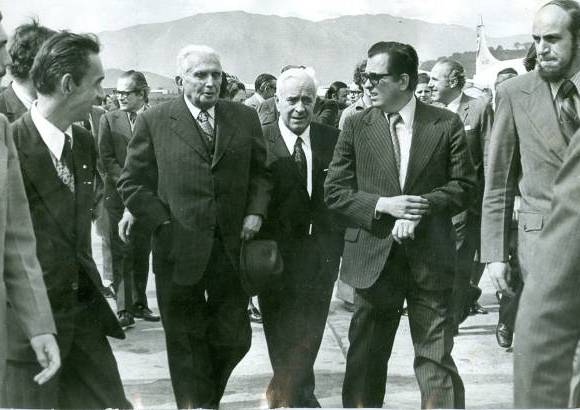 Archivo - En el centro de la imagen Mariano Ospina y Julio C. Hern&#225;ndez, tio de Jorge Hern&#225;ndez quien est&#225; en el lado derecho.