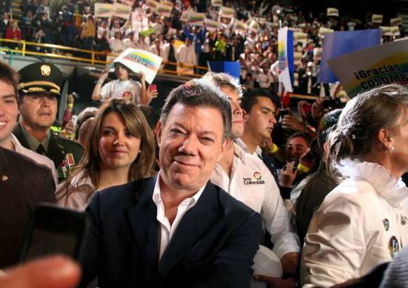 AP - Gracias por la confianza que han depositado en nosotros 9 millones de ciudadanos, indicó Santos.