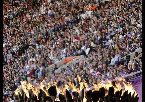 AP - La ausencia de p&#250;blico en los primeros d&#237;as de competencia se ha visto compensado con la gran afluencia al estadio ol&#237;mpico de Londres.