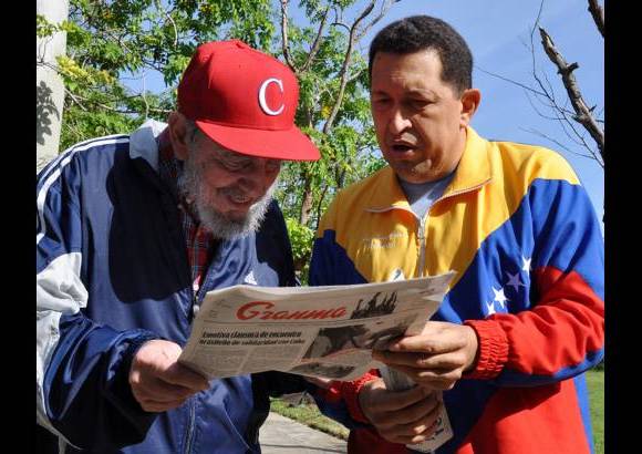 AP - La televisi&#243;n estatal venezolana y cubana mostraron im&#225;genes del convaleciente presidente venezolano Hugo Ch&#225;vez, quien permanece en Cuba desde hace m&#225;s de dos semanas tras haber sido operado, de manera sorpresiva, en la isla.