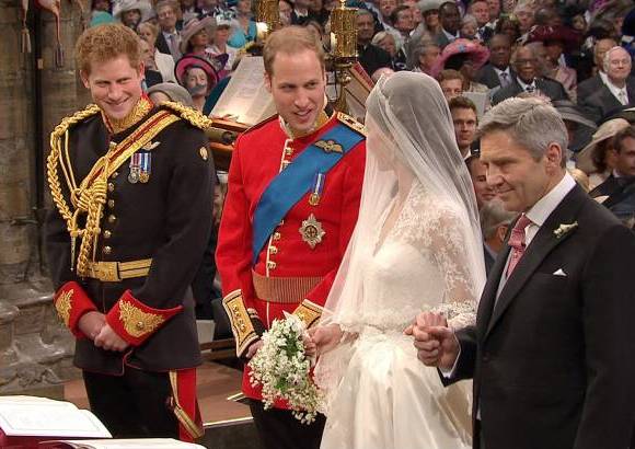 AP - Su hermano, el pr&#237;ncipe Enrique, que fue el padrino del novio, llev&#243; el uniforme de capit&#225;n del regimiento de caballer&#237;a Blues and Royals, con las medallas del Jubileo de Oro y la Campa&#241;a de Afganist&#225;n, donde combati&#243;.