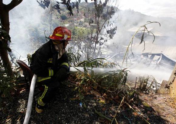 Foto Manuel Saldarriaga - La emergencia fue atendida por bomberos de Envigado.