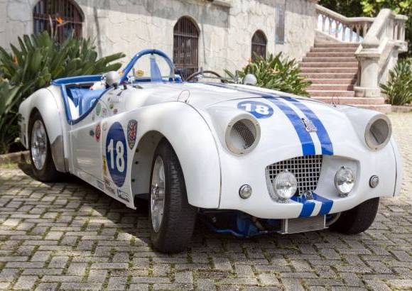 Cortes&#237;a Museo del Transporte - Este a&#241;o el Desfile de autos cl&#225;sicos y antiguos El COLOMBIANO tiene como protagonistas a los autos antiguos de carreras. El Triumph TR2 es el representante de esta categor&#237;a.