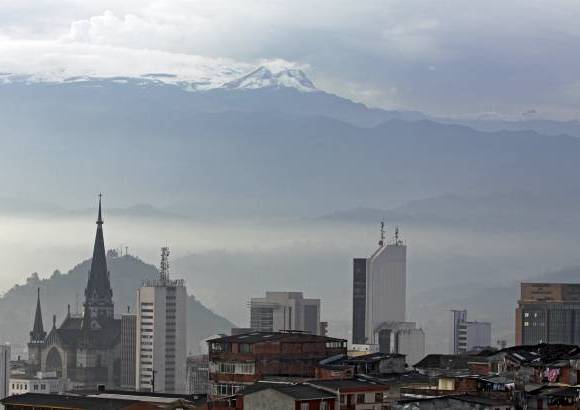 Foto Paulo Andr&#233;s Montoya - El volc&#225;n Nevado del Ruiz se eleva imponente.