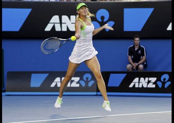 Reuters - Sharapova no pod&#237;a dominar los puntos y los errores no forzados fueron lastrando su juego.
