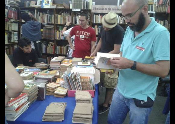 Juan David Montoya - El callej&#243;n de las palabras. Pregunte por los libros sorpresa, &quot;los &#250;nicos aprobados por la Asociaci&#243;n de sorpresolog&#237;a&quot;