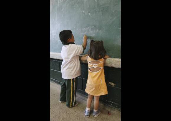 Foto Róbinson Sáenz - A veces hacía bromas y se camuflaba entre los chicos del preescolar.