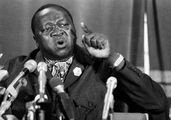 Archivo AP - Idi Amin, depuesto dictador de Uganda, vivió en el exilio en Arabia Saudita hasta su muerte, cerca de los 80 años de edad en 2003. Su régimen era conocido por torturar y asesinar a presuntos opositores en la década de 1970. Sus formas crueles y extravagantes llevaron a la desintegración social y el declive económico en su país.