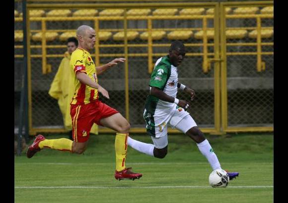 Colprensa - Un triunfo 2-0 en condición de visitante hizo que los rostros de jugadores e hinchas del Deportivo Pereira estuvieran radiantes.