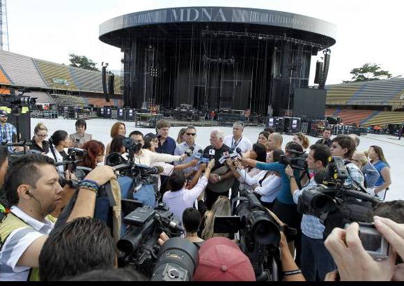 Jaime Pérez - Este martes los productores del espectáculo de Madonna en Medellín hicieron un tour por el estadio Atanasio Girardot, enseñando a los medios de comunicación cómo será el show de la reina del pop.