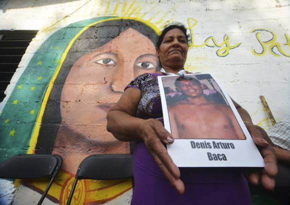 Reuters - La caravana de madres centroamericanas que cada año buscan a sus hijos desaparecidos en México efectuaron una ceremonia en Reynosa, en Tamaulipas, en la que bendijeron el Río Bravo, que los indocumentados cruzan para llegar a Estados Unidos.
