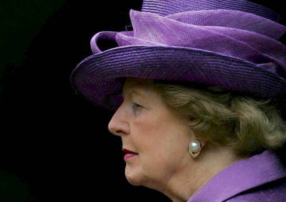 Reuters - Pero el declive de Thatcher lleg&#243; a finales de los 80, no por la mano del votante, sino de su propio partido, que el 22 de noviembre de 1990 la castig&#243; con una revuelta interna por su implacable determinaci&#243;n, la misma que la llev&#243; al poder.
