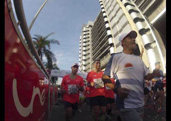 Esteban Jaramillo y Sebastián Salazar - Más de 10 mil competidores se dieron cita en esta histórica cita deportiva que se corría en las modalidades de 5, 10, 21 y 42 kilómetros.