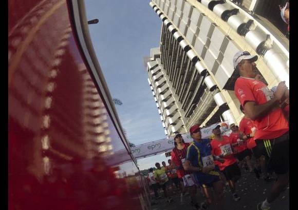 Esteban Jaramillo y Sebastián Salazar - Más de 10 mil competidores se dieron cita en esta histórica cita deportiva que se corría en las modalidades de 5, 10, 21 y 42 kilómetros.