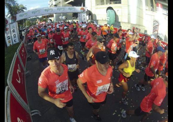 Esteban Jaramillo y Sebastián Salazar - Más de 10 mil competidores se dieron cita en esta histórica cita deportiva que se corría en las modalidades de 5, 10, 21 y 42 kilómetros.
