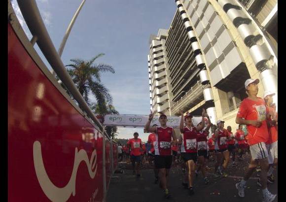 Esteban Jaramillo y Sebastián Salazar - Más de 10 mil competidores se dieron cita en esta histórica cita deportiva que se corría en las modalidades de 5, 10, 21 y 42 kilómetros.
