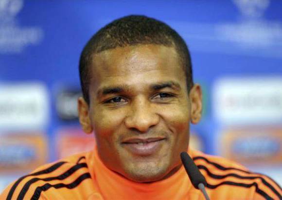 Efe - Florent Malouda, jugador franc&#233;s, delantero del Chelsea FC de la Liga Premier inglesa, jugar&#225; en el equipo de Messi y sus amigos. Llevar&#225; el n&#250;mero 15 en la camiseta.