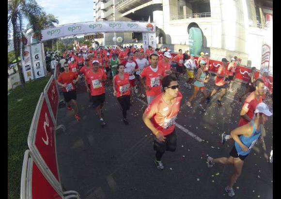 Esteban Jaramillo y Sebastián Salazar - Más de 10 mil competidores se dieron cita en esta histórica cita deportiva que se corría en las modalidades de 5, 10, 21 y 42 kilómetros.