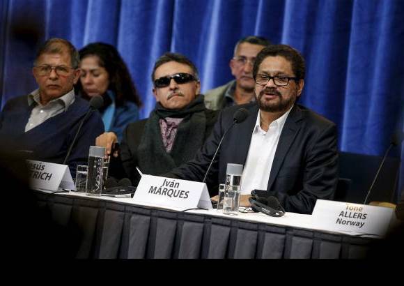Cortes&#237;a Presidencia de la Rep&#250;blica - Los delegados de las Farc insistieron en que alias &quot;Sim&#243;n Trinidad&quot; debe participar en los di&#225;logos y no descartan la dejaci&#243;n de armas siempre y cuando se den las condiciones.