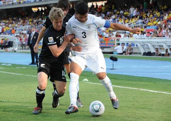 Colprensa - Andrew Bevin, tras recibir un centro desde la derecha, convirti&#243; el gol neoceland&#233;s a los 57.