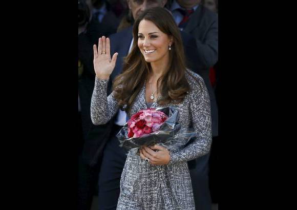 AP - La Duquesa de Cambridge hizo su primera aparici&#243;n p&#250;blica oficial de 2013 en el Centro Hope House en la municipalidad de Clapham en Londres.