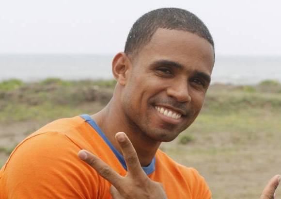 Cortes&#237;a Canal Caracol - DAWIS MART&#205;NEZ: Se define como un hombre humilde y luchador. Tiene 26 a&#241;os y esoriundo de San Bernardo del Viento. Estudia en Barranquilla t&#233;cnica aeron&#225;utica. Es un gran apasionado por el f&#250;tbol y el baloncesto.