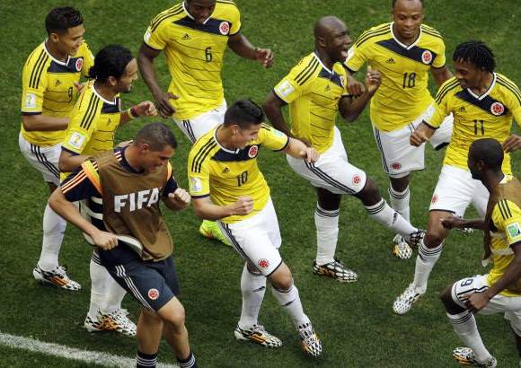 AP - Con los seis puntos, Colombia lidera la zona pero a&#250;n no tiene el cupo asegurado, ya que con tres puntos Costa de Marfil lo puede alcanzar, as&#237; como Grecia y Jap&#243;n, que jugaban a segunda hora y con seis puntos por disputar, uno de los dos podr&#237;a igualar a los cafeteros.