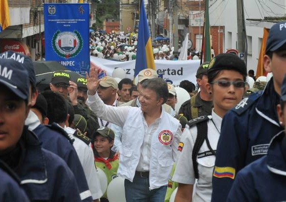 Cortes&#237;a Presidencia - El presidente Juan Manuel Santos se hizo presente para marchar en el municipio de Villeta, Cundinamarca.