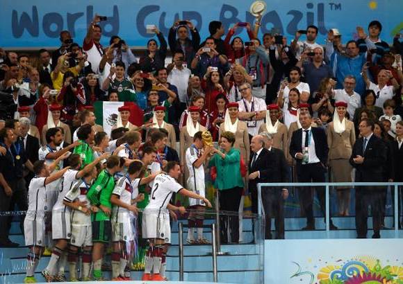 FOTO AFP - Alemania, campeona del Mundial de Brasil 2014 al ganar en la prórroga de la final a Argentina (1-0) en el estadio de Maracaná de Río de Janeiro, sumó su cuarto título de esta competición, de la que no era el vencedor desde hace 24 años, desde Italia 90' ante el mismo rival con idéntico marcador.