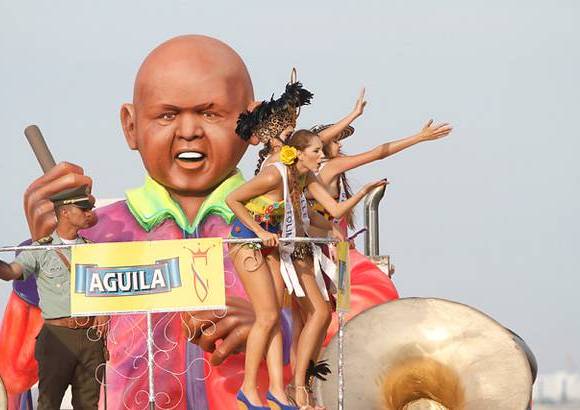Foto Colprensa - Cartagena se convirti&#243; en un gran carnaval, con el tradicional desfile de carrozas, que dio inicio a las fiestas populares y a las actividades centrales del Concurso Nacional de Belleza. Las 25 candidatas estuvieron radiantes.