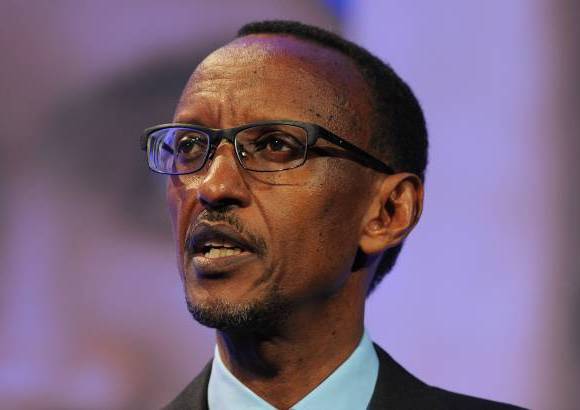 AFP - Tras el genocidio, tomó el control del país el Frente Patriótico de Ruanda (RPF), milicia que entonces lideraba el actual presidente, Paul Kagame, a quien una investigación francesa culpó en 2006 de la muerte de Habyarimana, aunque él siempre lo ha negado. Salvador de Ruanda para unos y autoritario represor para otros, Kagame suele concitar elogios por haber estabilizado la nación y logrado cicatrizar una herida tan sangrante.